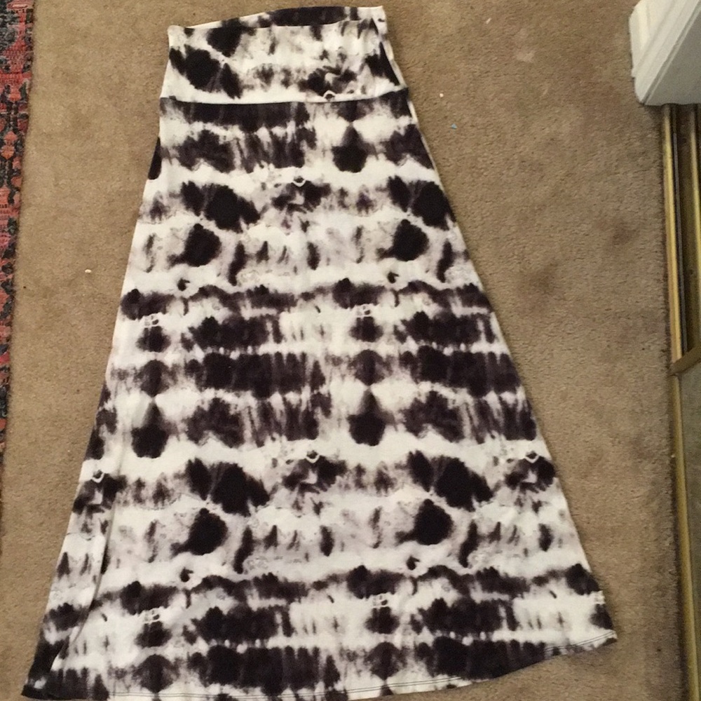 Mossimo black and white skirt